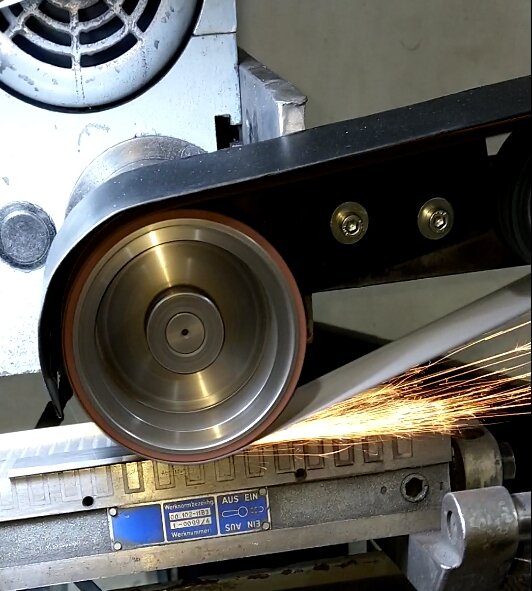 CNC -lucrari de serie pe centre de frezare-strunjire.